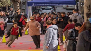 Güzel İzmir neşeli çocuklar