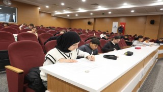 Hadis ezberleme yarışmasında öğrenciler kıyasıya mücadele etti