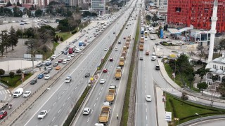 Hafriyat kamyon sürücüleri döküm sahalarının değiştirmesine tepki göstererek eylem yaptı