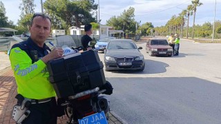 Hak sahibi olmayan sürücünün kullandığı yabancı plakalı araç trafikten men edildi