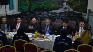 Hakkari Valisi Ali Çelik, cezaevi personeli ile iftar programında buluştu