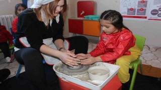Halk eğitim kursiyerlerinden miniklere çömlek etkinliği