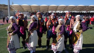 Halk oyunları ekibi Polonyada düzenlenen yarışmada ikinci oldu
