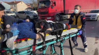 Hamile kadını hastaneye yetiştirmeye çalışan ambulans kaza yaptı: 5 yaralı