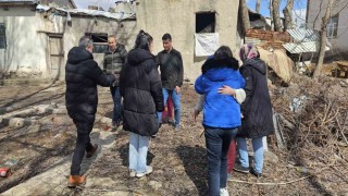 Hayırsever iş adamları Bulanıklı çocukları sevindirdi