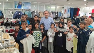 Hayırsever İş İnsanı Mustafa Dügerden Yetim Çocuklara Bayramlık Hediyesi