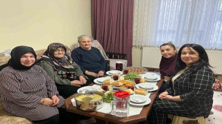 Hazırlanan yemekler ihtiyaç sahibi ailelerin iftar sofralarına ulaştırılıyor