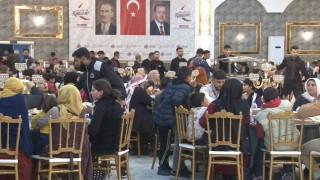Her gün farklı bir mahallede bin 600 kişiye iftar yemeği