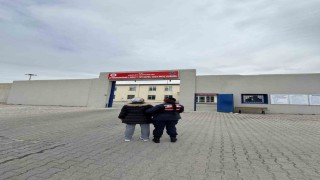 Hırsızlık suçundan 18 yıl 10 ay hapis cezasıyla aranan şahsı JASAT yakaladı
