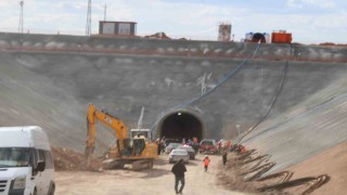 Hızlı tren şantiyesinde kaya düşmesi: 1 ölü, 1 yaralı