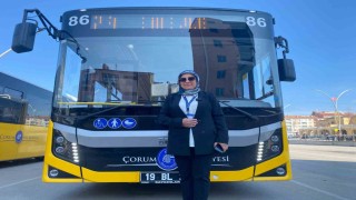 Hostes olarak servis araçlarında çalışarak başladı: Şimdi halk otobüsüyle binlerce can taşıyor