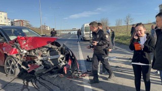 Hurdaya dönen otomobilden yara almadan çıktı, gözyaşlarını tutamadı