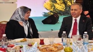 İçişleri Bakanı Yerlikaya, Karsta kadınlarla buluştu
