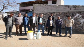 Iğdırda süt üreticileri sütlerinin zamlı fiyattan alınmamasına tepki gösterdi