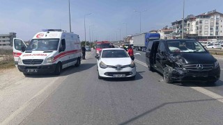 İki araç çarpıştı, sürücüler hastaneye gitmedi