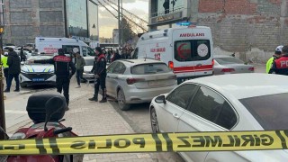 İki grup arasında bıçaklı ve usturalı kavga: 3 yaralı