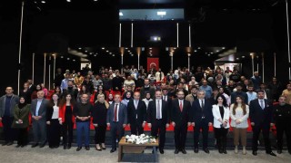 İletişim Fakültesinde Bilişim çağında dezenformasyon söyleşisi