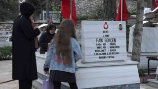 İlk bayram ziyareti şehitliğe oldu