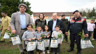 İlkokul öğrencileri fidan dikti