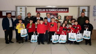 İlkokul öğrencileri harçlıklarını alışveriş kartına yatırdı
