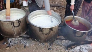 İmece usulü odun ateşinde kazanlar kaynadı iftar yapıldı