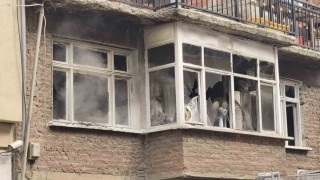 İnegölde 2 katlı ev alevlere teslim oldu