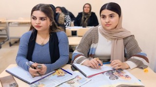 Irak ve İrandan gelenler Yüksekovada okuma yazma öğreniyor