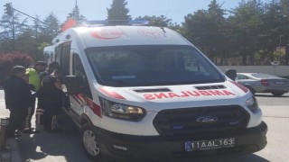 İşçi servisten inen kişiye motosiklet çarptı