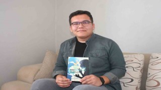 İşitme engelli genç yaşadığı zorlukları kitabında anlattı