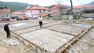 Ispartada evi tamamen yanan aileye yeni bir yuva için belediye harekete geçti
