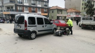 Ispartada kazada yola savrulan motosiklet sürücüsü yaralandı