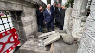 İstanbul Valisi Davut Gül, Şehzadebaşı Camii ve haziresinde incelemelerde bulundu