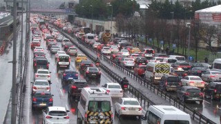 İstanbulda trafik yoğunluğu yüzde 80e ulaştı
