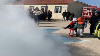 İtfaiye ekiplerinden anaokulunda yangın tatbikatı