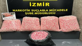 İzmirde araçta 160 binden fazla uyuşturucu hap ele geçirildi