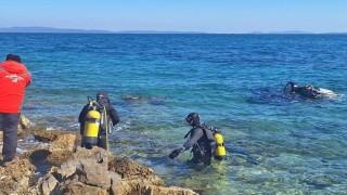 İzmirde denize düşen araç içinde bir kişi hayatını kaybetti