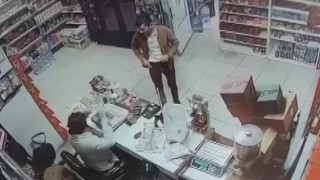 İzmirde iğrenç görüntü: Sapık kısa sürede yakalandı