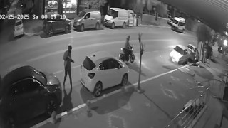 İzmirde iş yerine tüfekle saldırı kamerada: 2 tutuklama