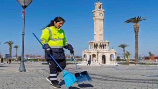 İzmirde kadın emeği kenti güzelleştiriyor