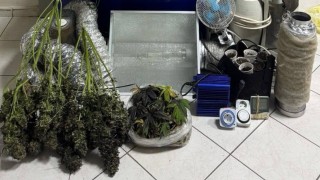 İzmirde kapıcı dairesi uyuşturucu imalathanesi çıktı