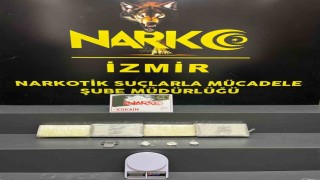 İzmirde kokain satıcına narkotikten baskın
