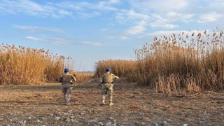 Jandarma Eber Gölünü havadan ve karadan koruyor