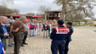 Jandarma ekipleri antik kent ziyaretçilerini bilgilendirdi
