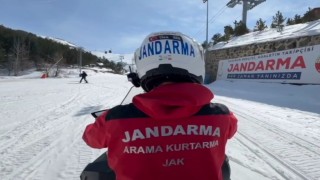 Jandarma ekipleri Palandöken Kayak Merkezinde denetimlerini sürdürüyor