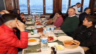 Jandarma iftarda çocukları ağırladı