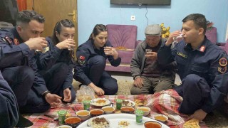 Jandarmadan gaziye sürpriz iftar
