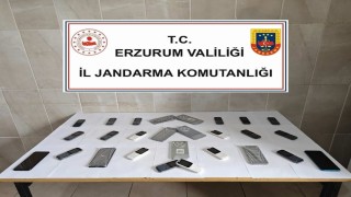 Jandarmadan kaçak telefon ve taklit tişört operasyonu