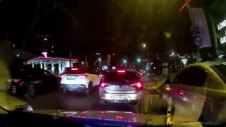 Kadıköyde polisin dur ihtarına uymadı, makas atarak kaçtı