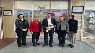 Kadın girişimciler, kadınları kendi ürettikleri çiçeklerle sevindirdi