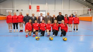 Kadın voleybol takımı antrenmanlara başladı